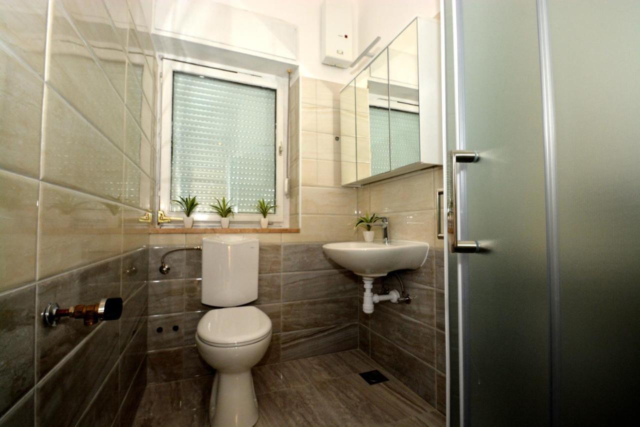 Guesthouse Kamen Kuca โปดสตรานา ภายนอก รูปภาพ