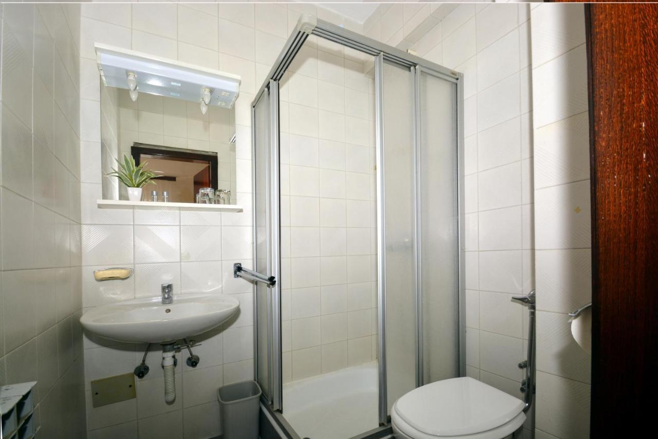 Guesthouse Kamen Kuca โปดสตรานา ภายนอก รูปภาพ